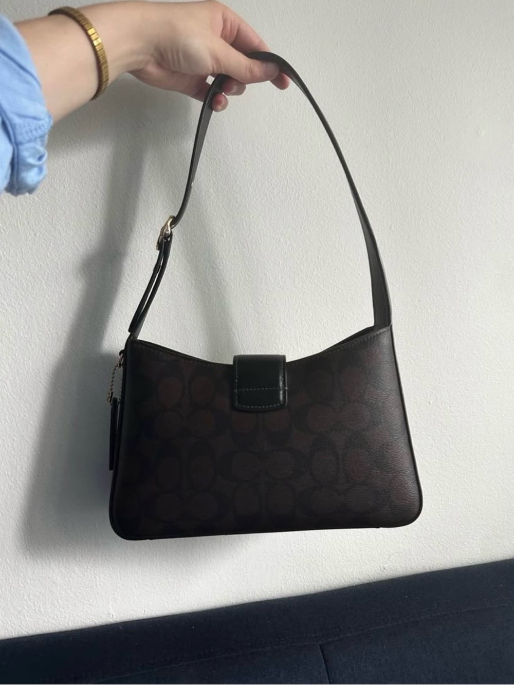 Eliza Coach Chocolate Brown Signature Shoulder Bag with Gold Hardware - Picture 2 of 4